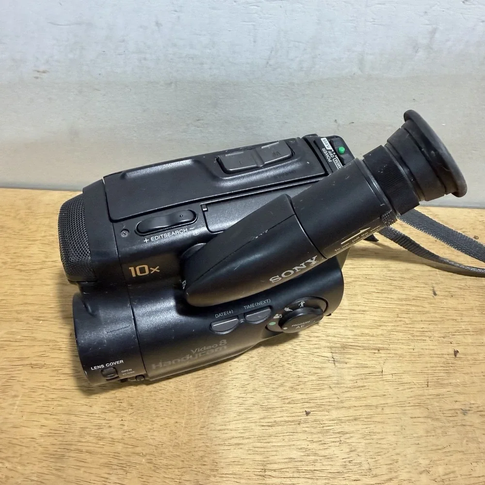 Sony CCD-TR21 Video8 Handycam Camcorder 10x Zoom Video Camera Y2K Black